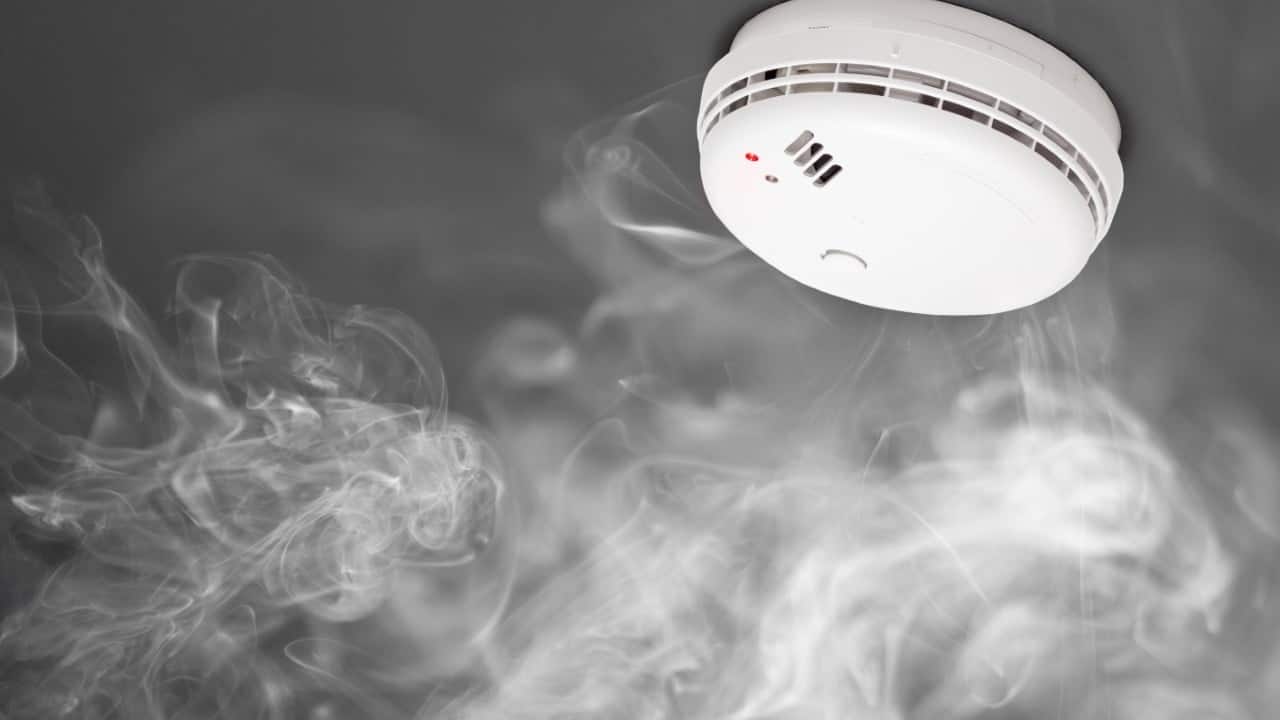 Smoke,Detector,Of,Fire,Alarm,In,Action