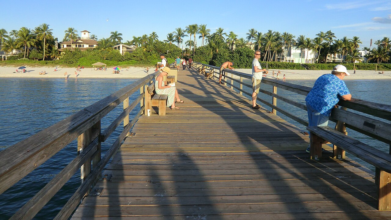 Naples_(Florida)_-_Fishing_Pier_@_Florida's_Gulf_Coast_