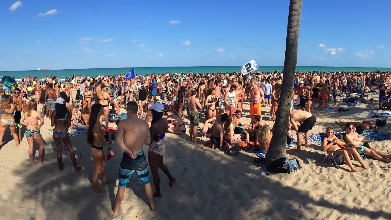 Thousands of people enjoying a Florida beach