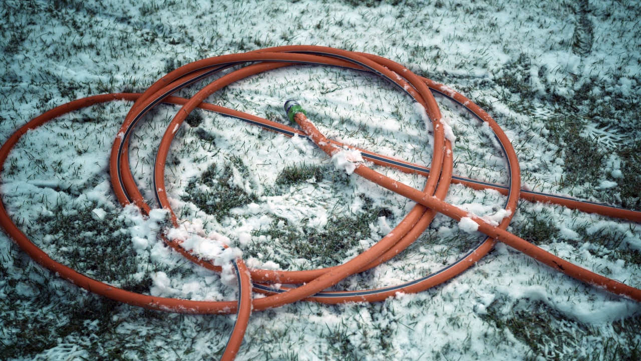 remove hose in winter
